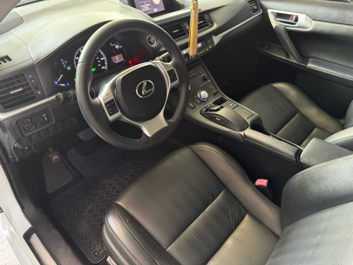 CT200h 2013 full premium អត់​បុក​ អត់​ច្រេះ​ ផែន​ឡាន​ស្អាត​