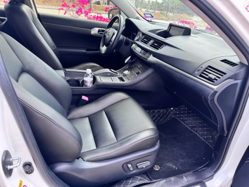 CT200h 2013 full premium អត់​បុក​ អត់​ច្រេះ​ ផែន​ឡាន​ស្អាត​