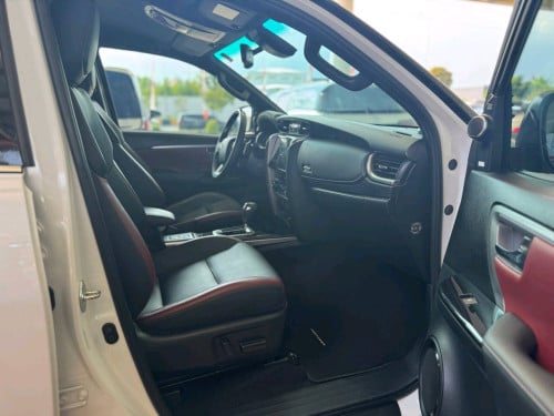 FORTUNER LEGENDER 2025