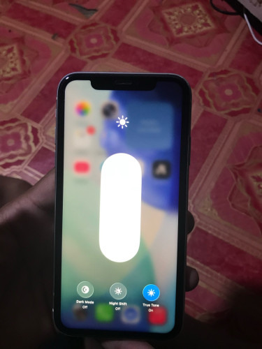 iPhone 11 អត់ជាប់ អីទេ អេក្រង់ហ្សីន 95$ ដាច់ ក្រុងប៉ៃលិន តេក្រោម 069909569