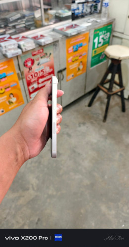 iPhone 13 សានុំណែន 128G ស្អាត់98% 235$