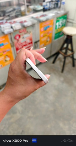 iPhone 13 សានុំណែន 128G ស្អាត់98% 235$