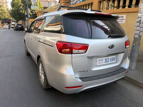 Kia Carnival for rent ឡាន11កៅអីសម្រាប់ជួលជាថ្ងៃ