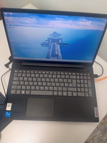 Lenovo V15