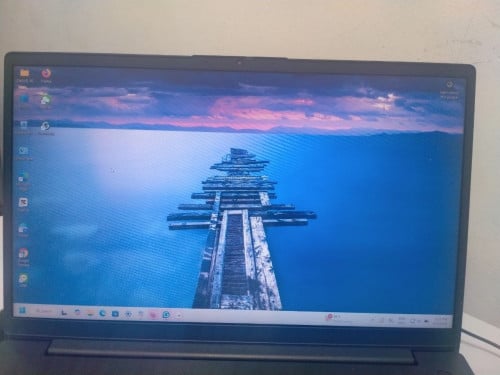 Lenovo V15
