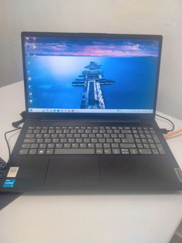 Lenovo V15