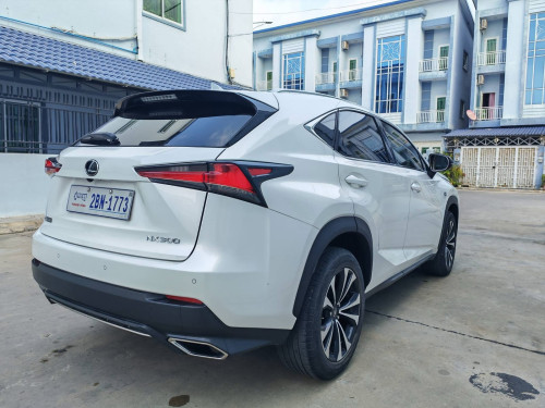 Lexus Nx200t 2015 Up 2018 F-sport P2 គុជបួន ប៊ូតុងចុច5 ឡេីង