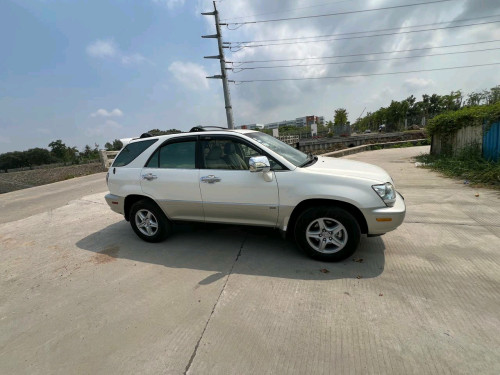 Lexus RX300 03 P2 ក្នុងលឿង