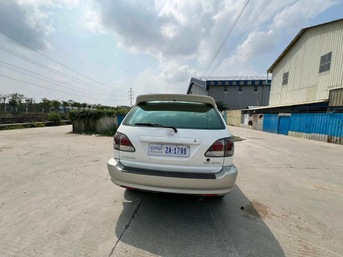 Lexus RX300 03 P2 ក្នុងលឿង