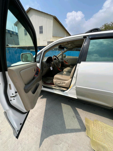 Lexus RX300 03 P2 ក្នុងលឿង