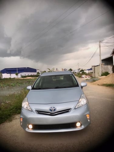 Prius V 2021 opt 5 17500$ចរចា