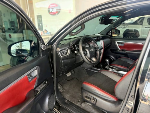 Toyota Fortuner Legender 2023