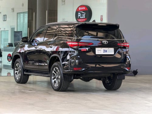Toyota Fortuner Legender 2023