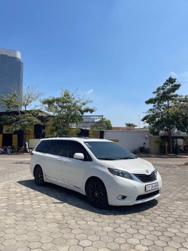 TOYOTA sienna 2012full☎️012282971 27000$