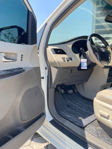 TOYOTA sienna 2012full☎️012282971 27000$