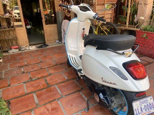 Vespa spring អត់អាវ