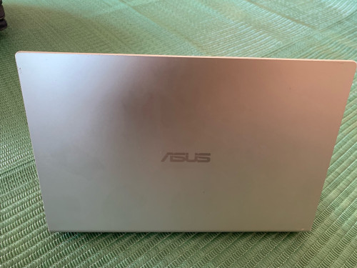 Asus Model : X415MA នៅស្អាតគ្នានបញ្ហាអ្វីទាំងអស់ មានឆ្នាំងសាក