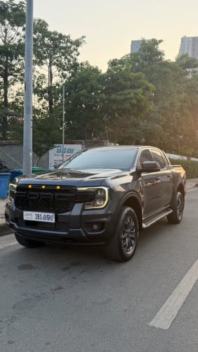 ពណ៌ប្រផេះ 2023 XL ឡើង Wildtrak ម៉ាអែម