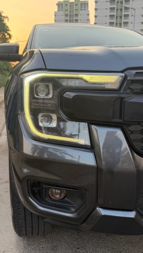 ពណ៌ប្រផេះ 2023 XL ឡើង Wildtrak ម៉ាអែម