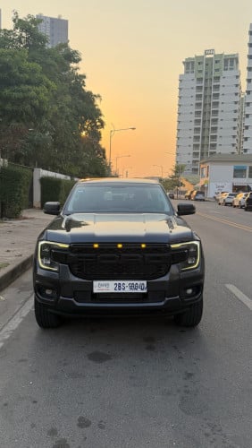ពណ៌ប្រផេះ 2023 XL ឡើង Wildtrak ម៉ាអែម