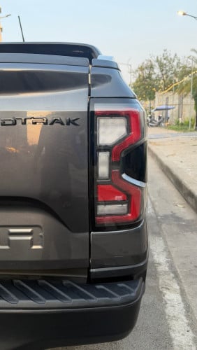 ពណ៌ប្រផេះ 2023 XL ឡើង Wildtrak ម៉ាអែម