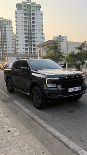ពណ៌ប្រផេះ 2023 XL ឡើង Wildtrak ម៉ាអែម