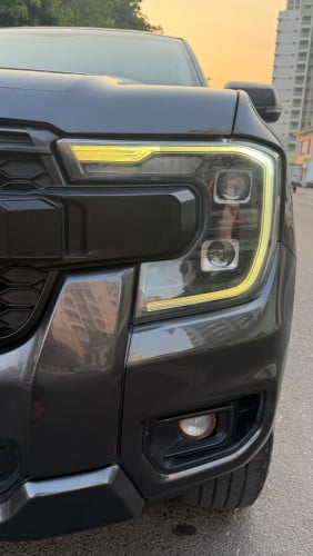 ពណ៌ប្រផេះ 2023 XL ឡើង Wildtrak ម៉ាអែម