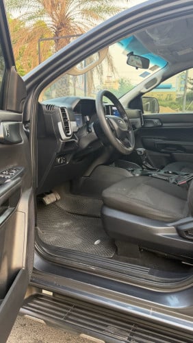 ពណ៌ប្រផេះ 2023 XL ឡើង Wildtrak ម៉ាអែម