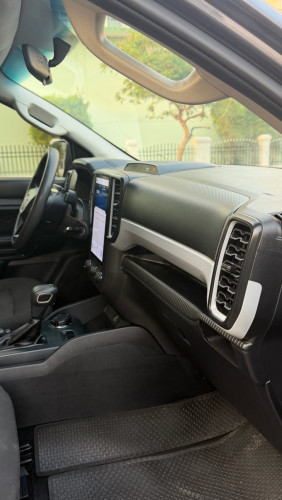 ពណ៌ប្រផេះ 2023 XL ឡើង Wildtrak ម៉ាអែម