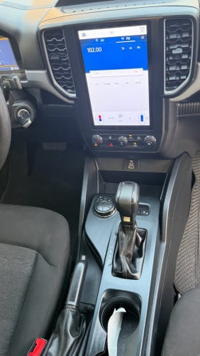 ពណ៌ប្រផេះ 2023 XL ឡើង Wildtrak ម៉ាអែម