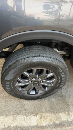 ពណ៌ប្រផេះ 2023 XL ឡើង Wildtrak ម៉ាអែម