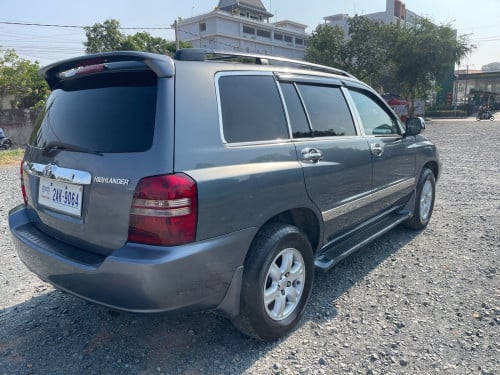 លក់ Highlander ឆ្នាំ2002 ប៉ុង1 ពាក់កណ្ដាលហ្វូល ឡានស្អាត សុីនមួយជុំ