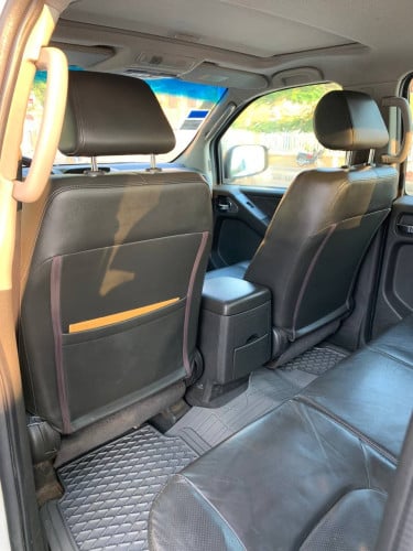 ឡានផ្ទាល់ខ្លួន លក់ប្រញាប់ Nissan Navara ឆ្នាំ 2010