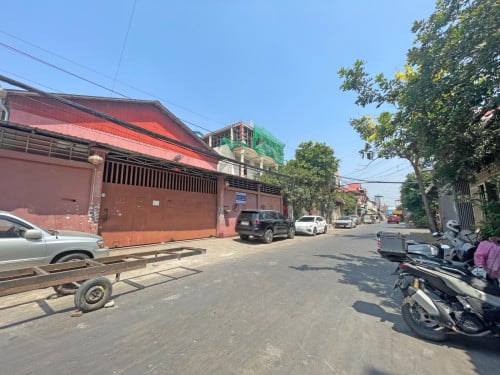 🏘 ឃ្លាំង នៅខណ្ឌមានជ័យ នៅជិតផ្លូវ 217 ត្រូវការលក់បន្ទាន់ខ្លាំង ​ (កូដ៖ A05-063762)