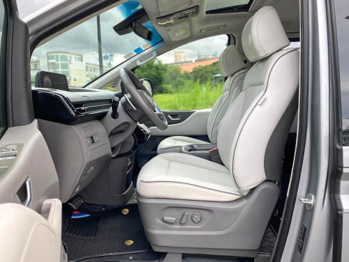 2022 Hyundai Staria VIP 7-Seater