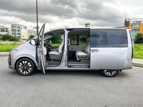 2022 Hyundai Staria VIP 7-Seater