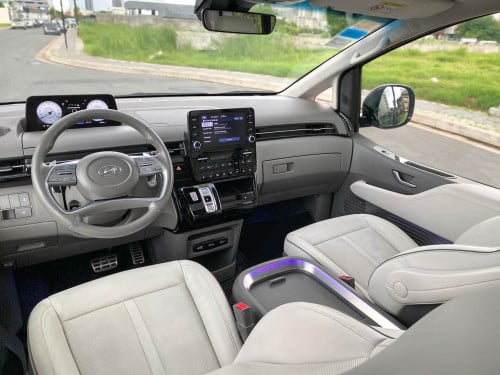 2022 Hyundai Staria VIP 7-Seater