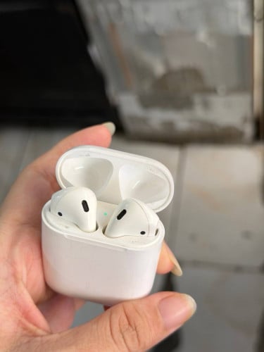 🎧 For Sale: Original AirPods (1st Generation