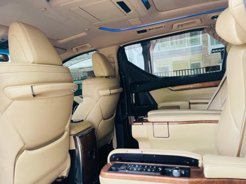 Alphard Hybrid full options Executive lough. កៅអី​ VIP