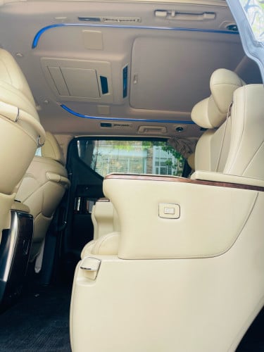 Alphard Hybrid full options Executive lough. កៅអី​ VIP