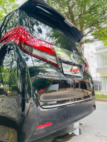 Alphard Hybrid full options Executive lough. កៅអី​ VIP
