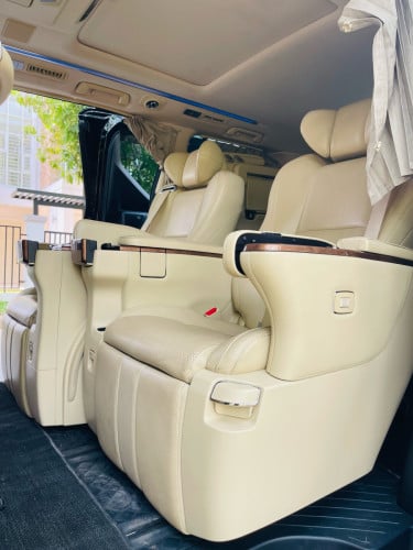 Alphard Hybrid full options Executive lough. កៅអី​ VIP