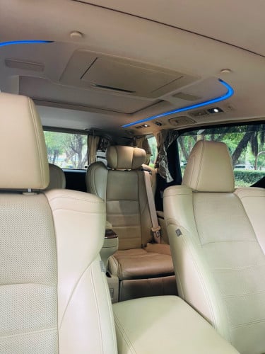 Alphard Hybrid full options Executive lough. កៅអី​ VIP