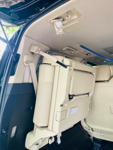 Alphard Hybrid full options Executive lough. កៅអី​ VIP