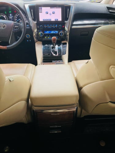 Alphard Hybrid full options Executive lough. កៅអី​ VIP