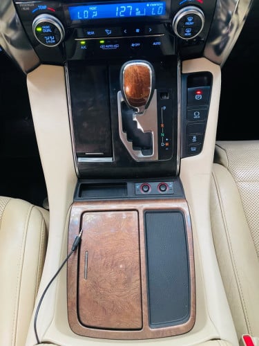 Alphard Hybrid full options Executive lough. កៅអី​ VIP
