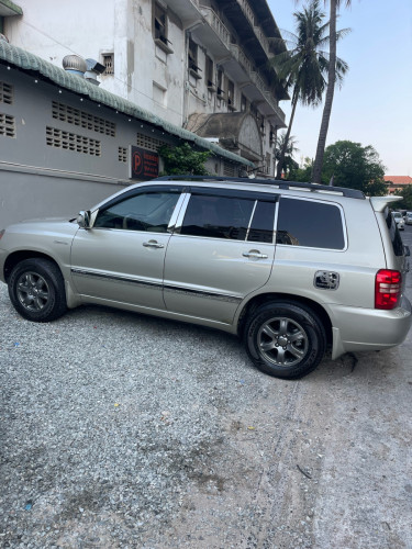 Highlander 02 limited full option បេីកដំបូល jbl ម្ចាស់ដេីម