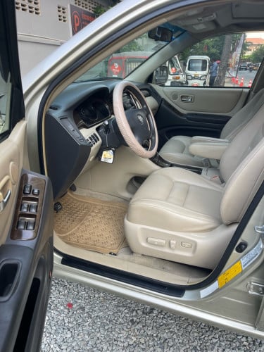 Highlander 02 limited full option បេីកដំបូល jbl ម្ចាស់ដេីម