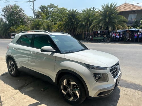Hyundai Venue 021 ថ្មីធានា