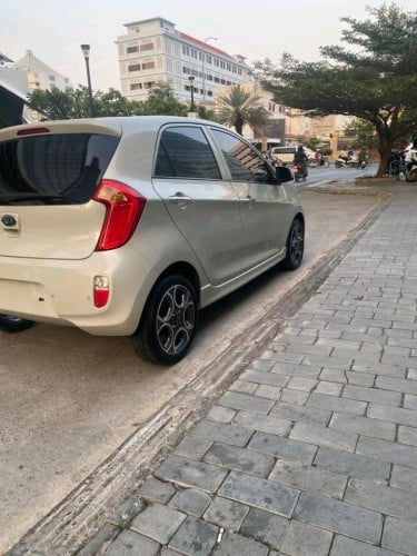 Kia morning ឆ្នាំ2012 full luxry